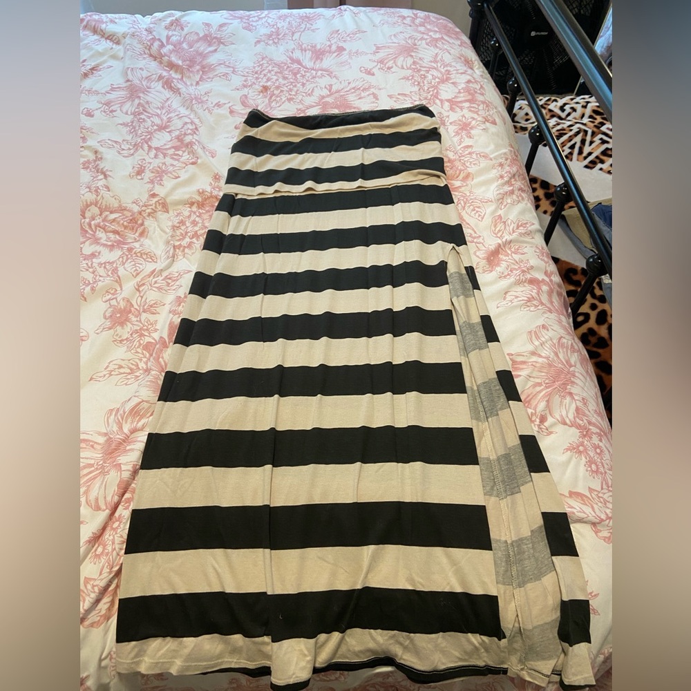 Billabong Black and Cream Striped A-Line Skirt